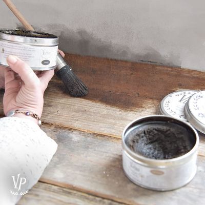 Cire et vernis de finition