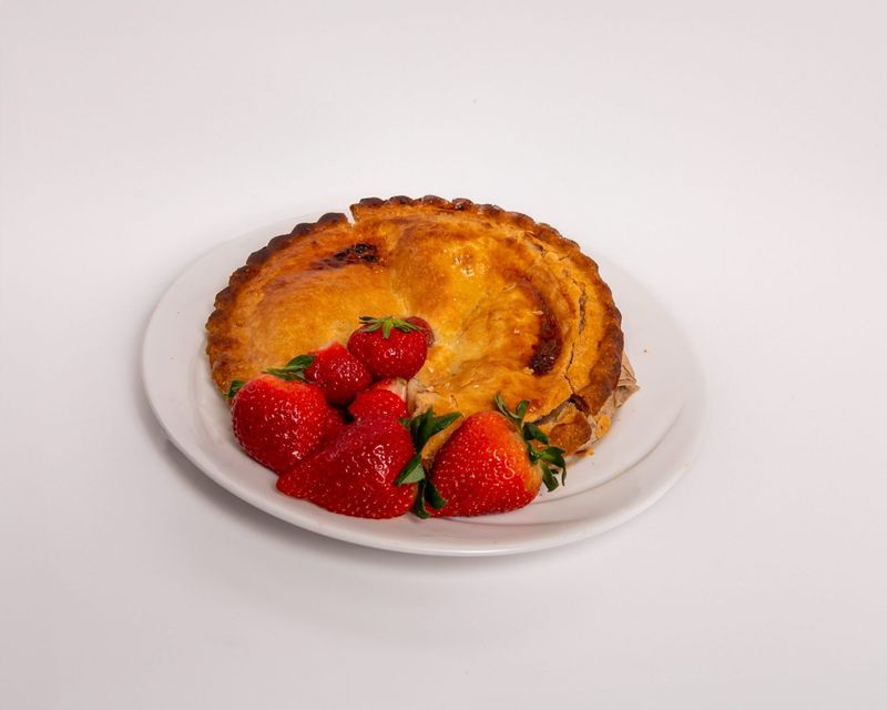BAKED STRAWBERRY RHUBARB PIE