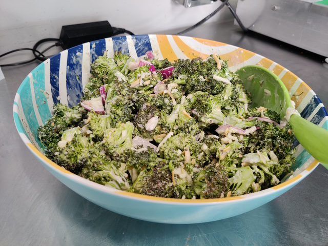 BROCCOLI SALAD (16OZ)