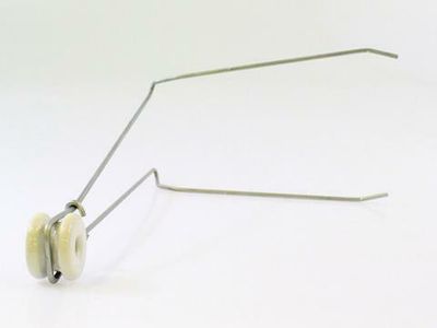 Gallagher Bracket Offset &quot;C&quot; Clip with Porcelain Reel SG6646
