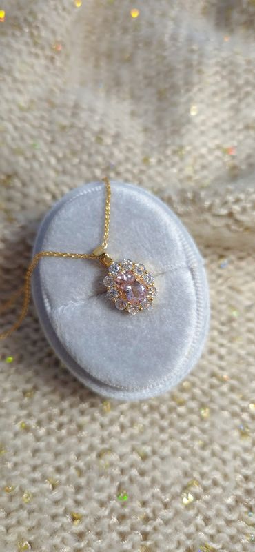 Oval Halo Pendant - Pink Morganite (Yellow Gold)