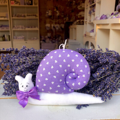 Chiocciola imbottita di lavanda nei toni del lilla