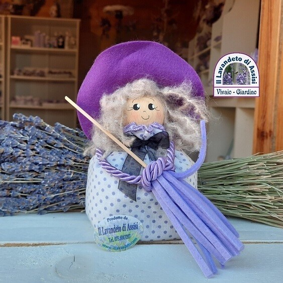 Befana grande piena di lavanda con scopa