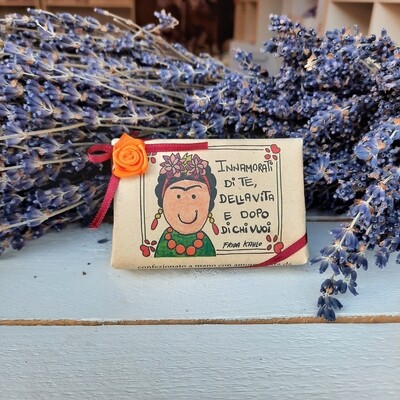 Saponette naturali alla lavanda con frasi famose