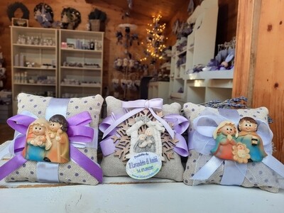 Cuscinetti pieni di lavanda con presepe