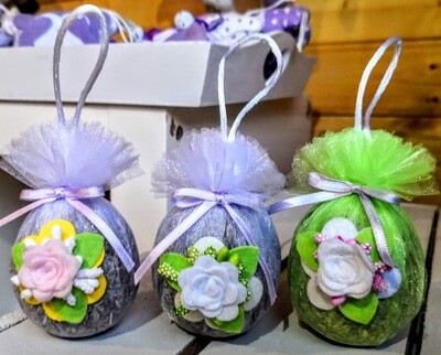Uova di Pasqua con lavanda