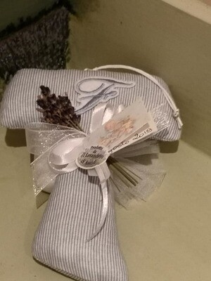 Tao pieno di lavanda con iniziale e confetti (su ordinazione)