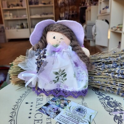 Bambolina fatta a mano ripiena di lavanda con 5 confetti e bigliettino 