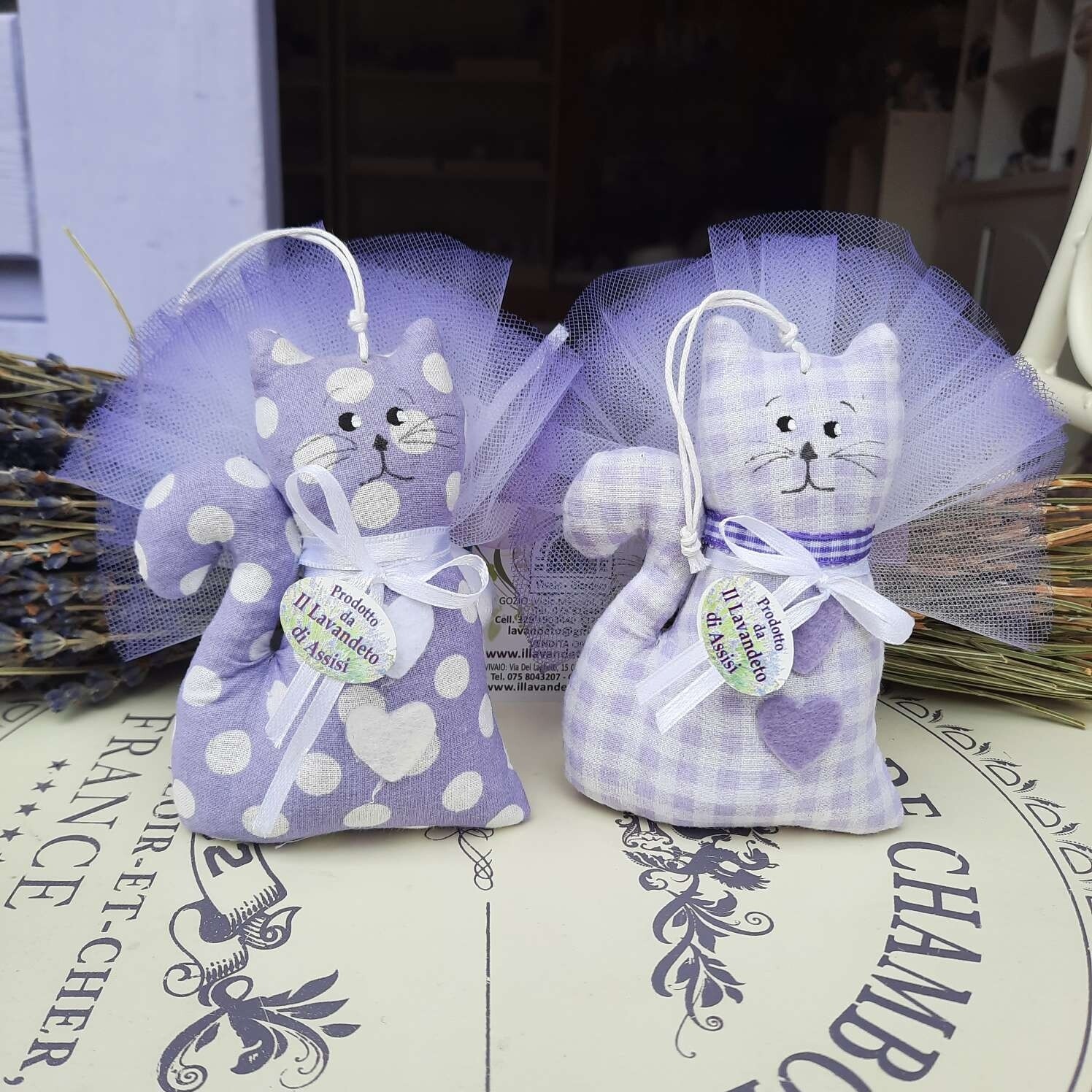 Gatto in stoffa imbottito di lavanda fantasie in lilla/viola, Bomboniera lavanda, bomboniera gatto. Su Ordinazione anticipata (Con confetti e confezione)