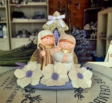 Presepe piccolo con lavanda e lucine