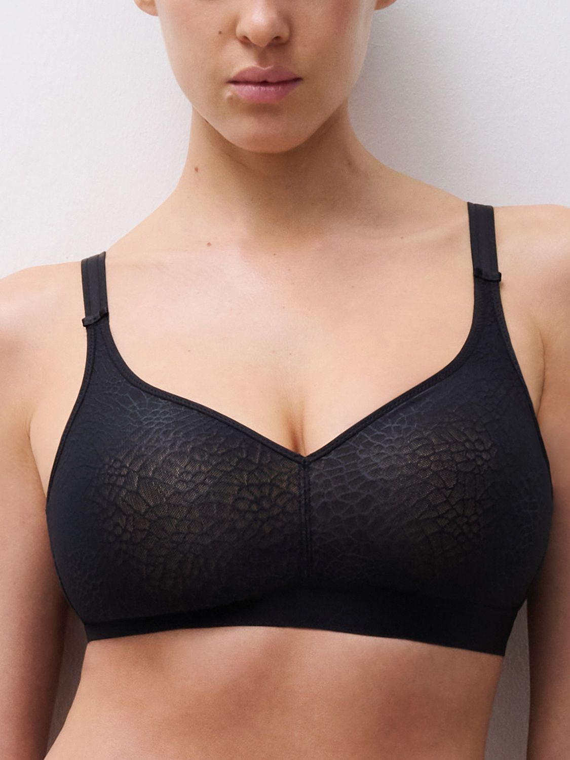CHL19UP0 Magique Back Smoothing Wireless Bra, Color: Black, Size: 32F