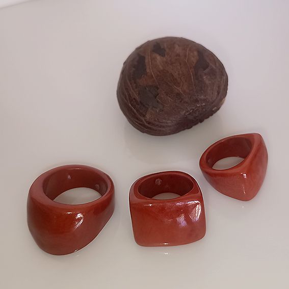 anillos de tagua sin corteza tierra roja