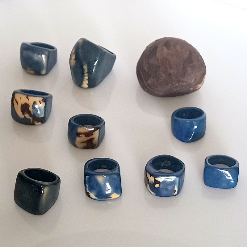 anillos de tagua azul con corteza
