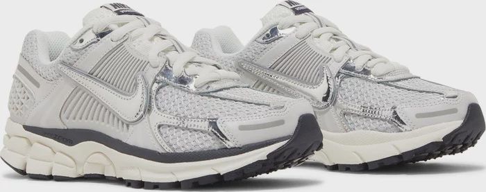 Wmns Nike Zoom Vomero 5 &quot;Photon Dust Metallic Silver&quot;