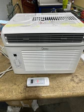 USED NO MOUNTING HARDWARE Midea 6,000 BTU EasyCool Window Air Conditioner