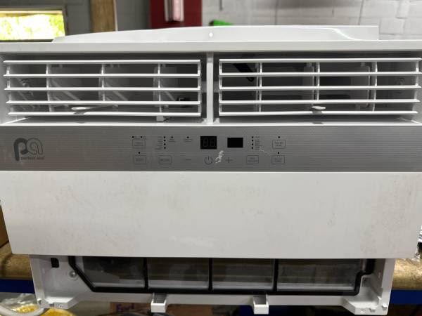 8,000 BTU Window Air Conditioner with Electric Heater R32