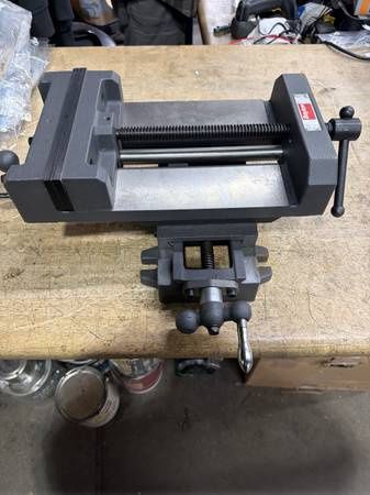 DAYTON Machine Vise: 8 in Jaw Face Wd, 8 in Max Jaw Opening, 2 in Thro