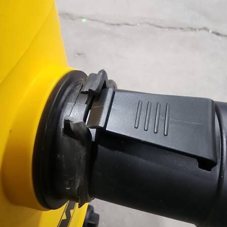 16 Gal. 6.5 HP Poly Wet/Dry Vacuum, Hose inlet damage. SEE PICS