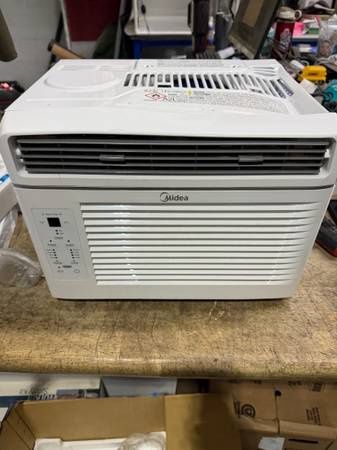 Midea 6,000 BTU Window Air Conditioner, 3-in-1 Cool/Fan/Dehumidifier
