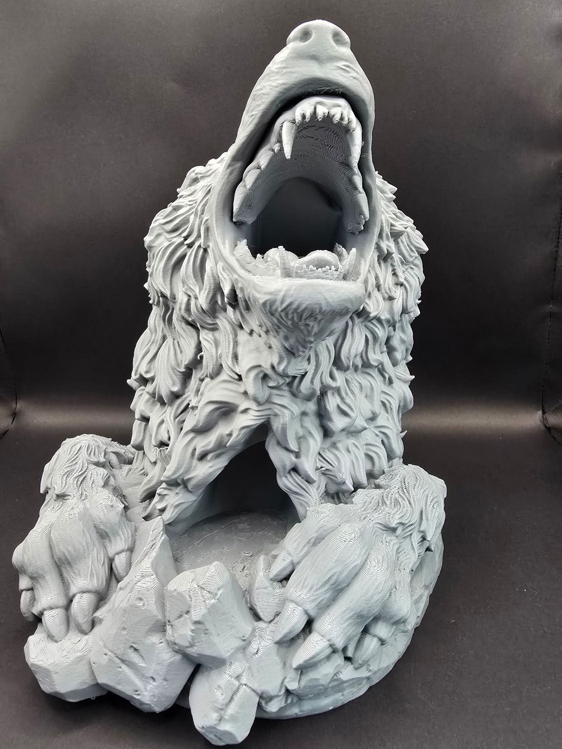 Brüllender Wolf