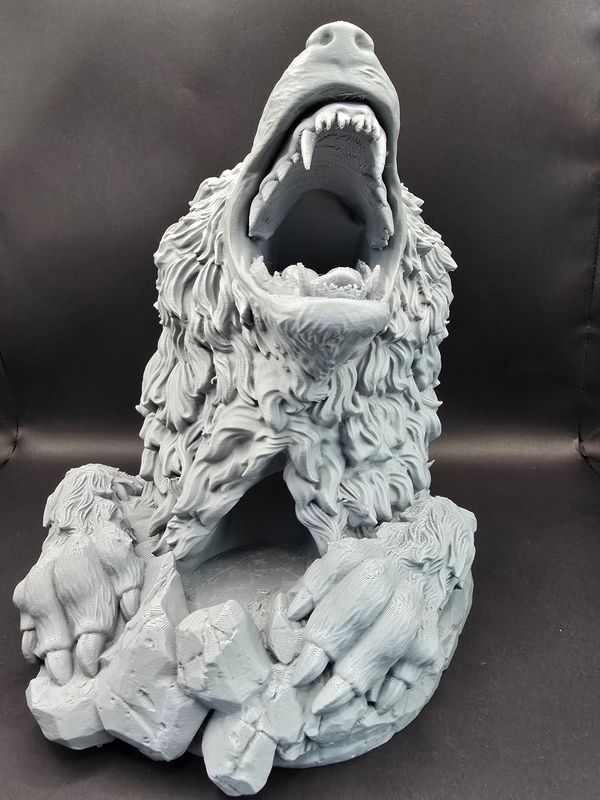 Brüllender Wolf
