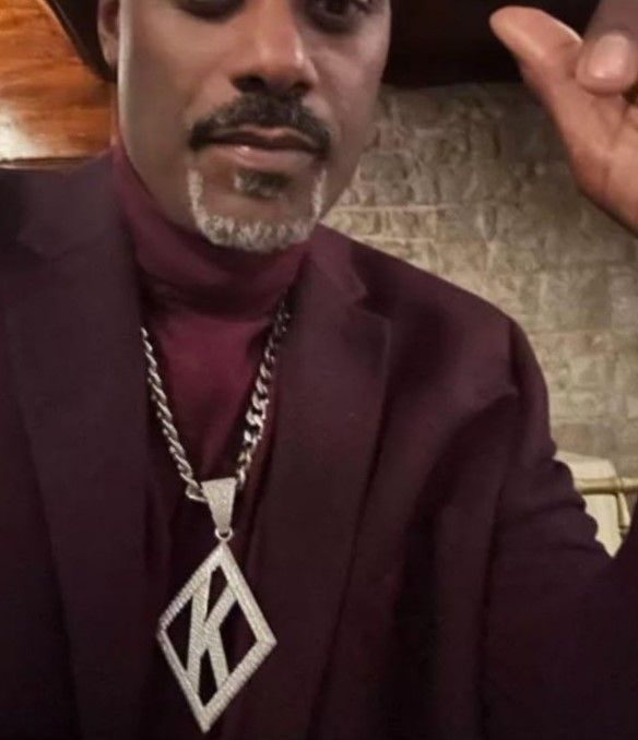 Big Kappa Diamond with Studs