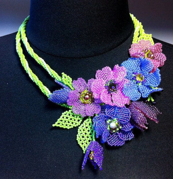 Beading tutorial - Pattern and photo tutorial for beaded floral necklace