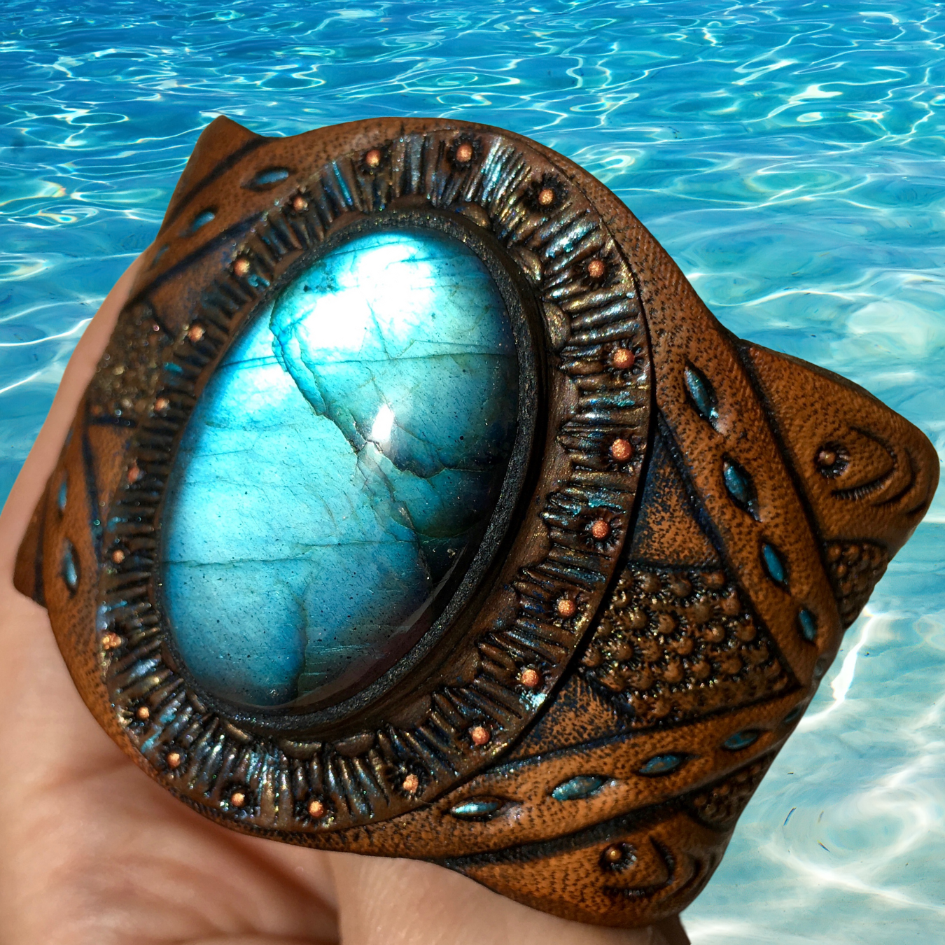 Tooled leather bracelet with blue labradorite and iridescent sheen - Boho cuff bracelet by GemsPlusLeather