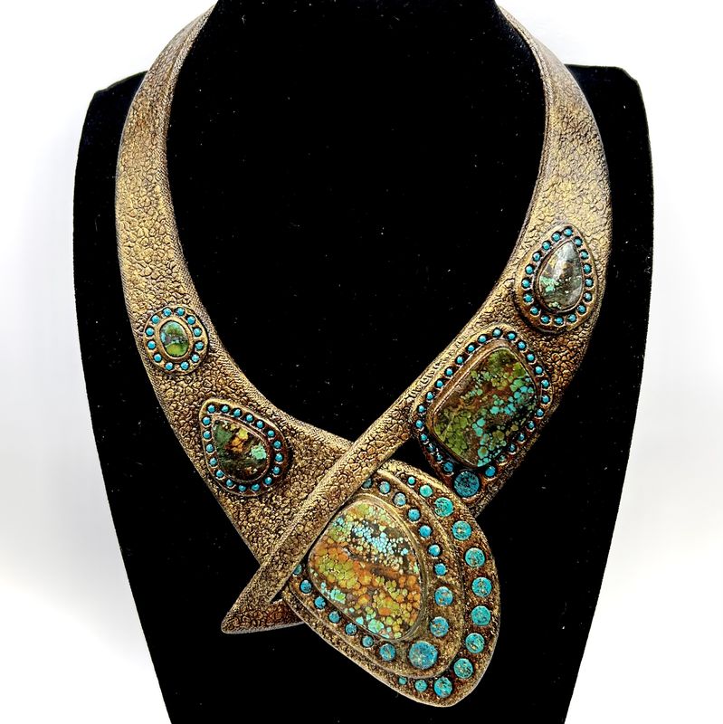 Tooled leather necklace imitating aged gold, featuring Hubei turquoise