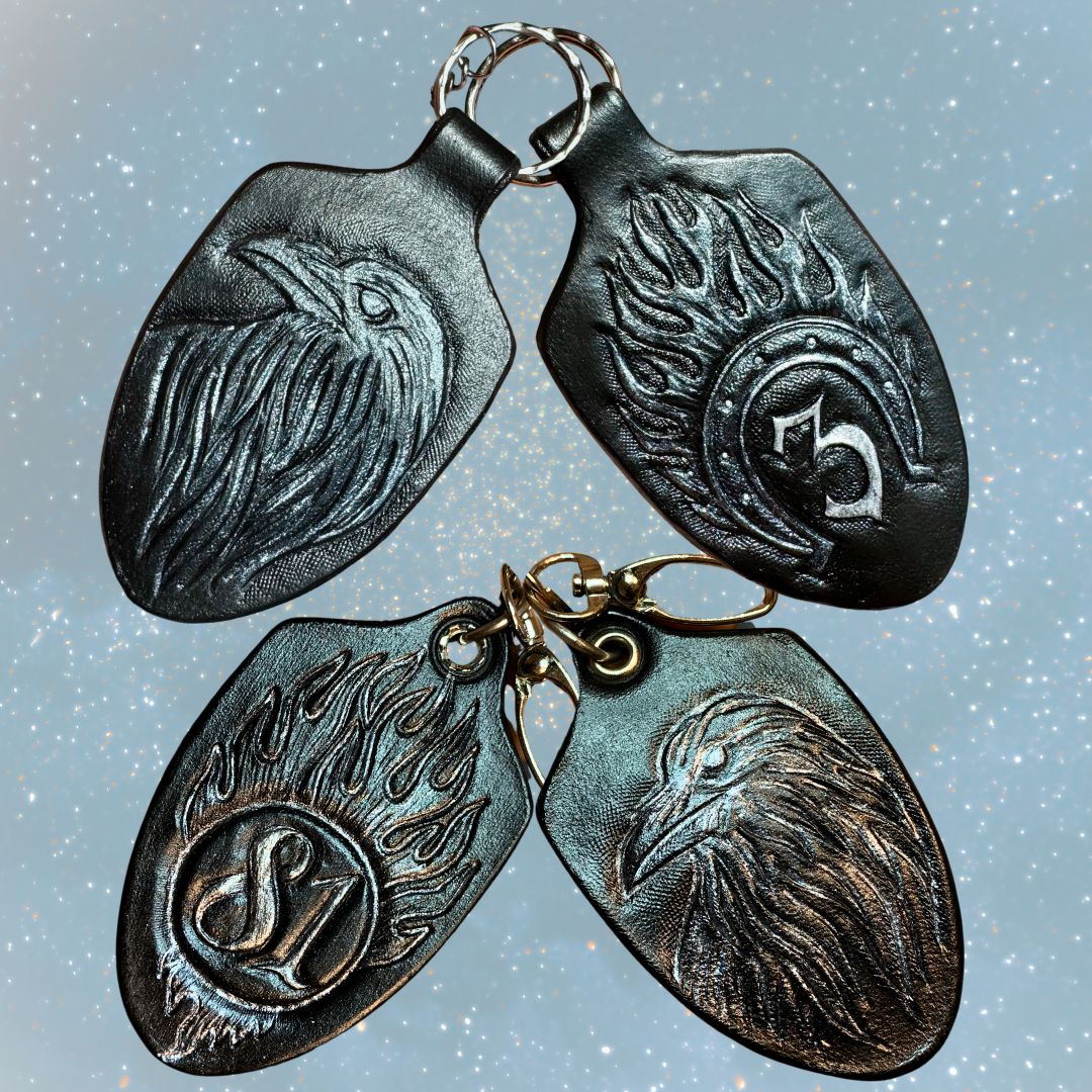 Raven key holder - Hand tooled leather key fob - Original artisan gift - Noir key chain - Exclusive key fob - Biker&#39;s key chain