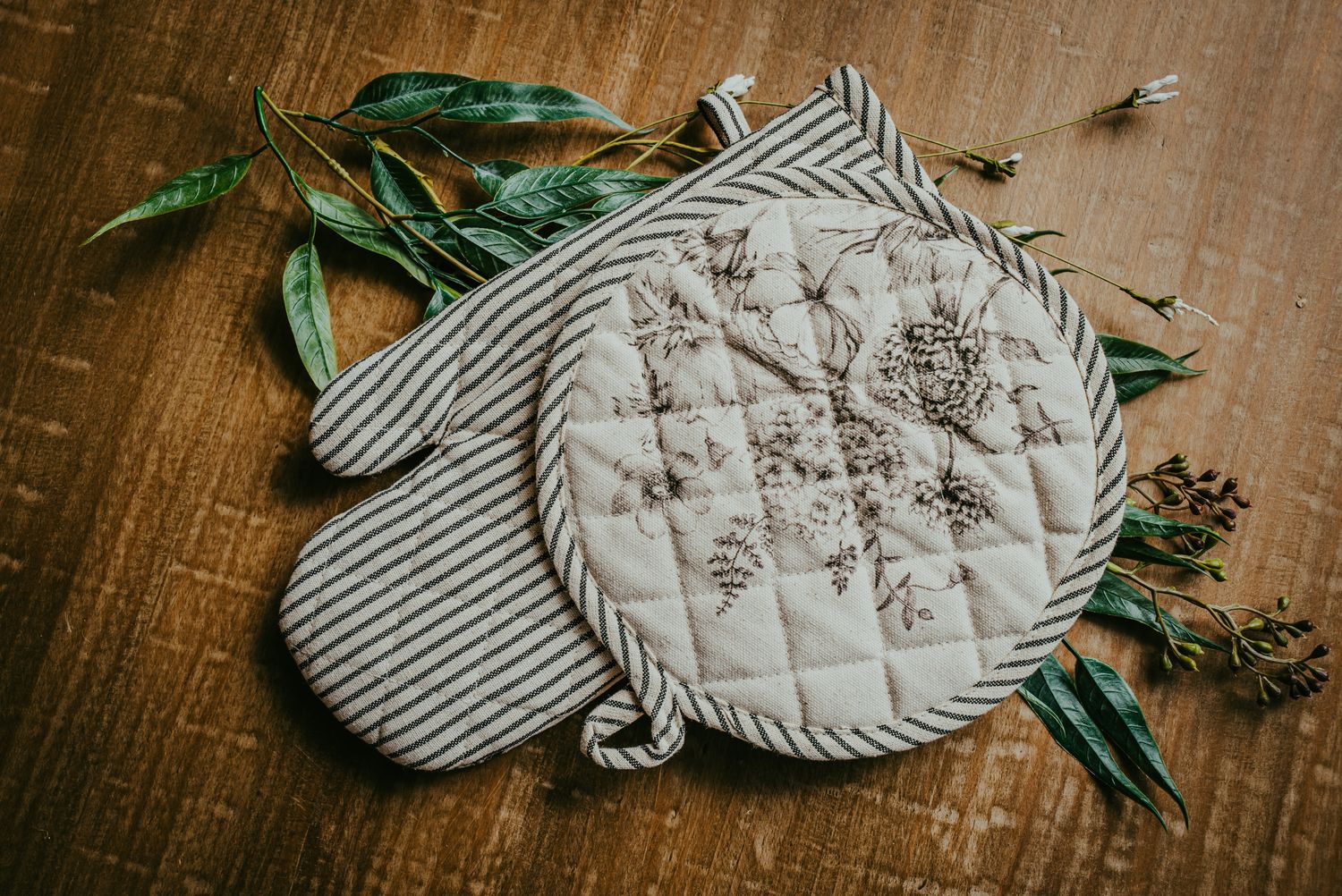 Black And White Botanicals Oven Mit Set