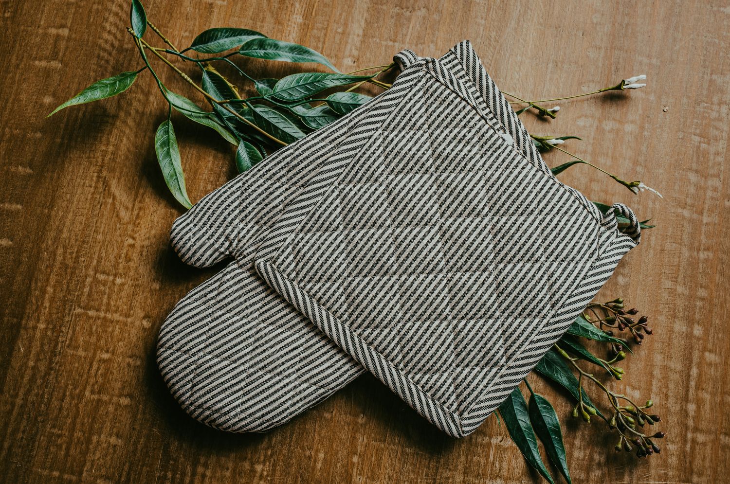 Black And Cream Ticking Stripe - Mit &amp; Pot Holder