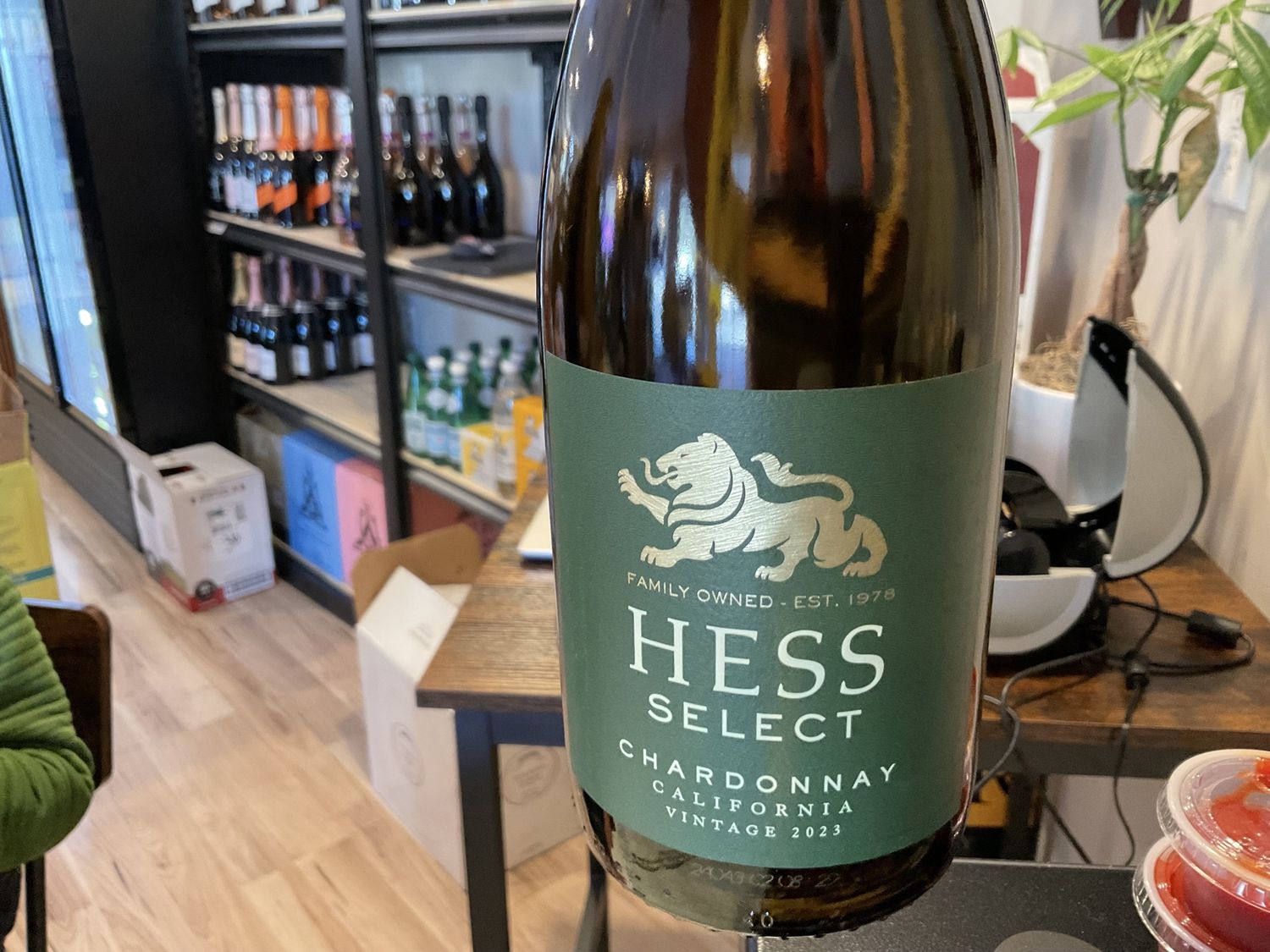 HESS SELECT CHARDONNAY 750ml
