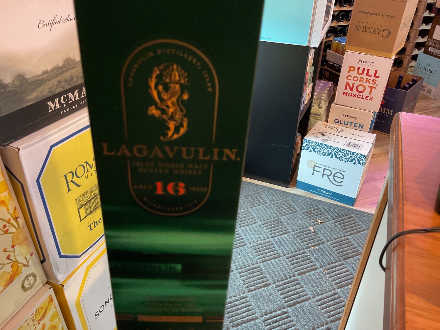 LAGAVULIN 16yr single malt 750ml