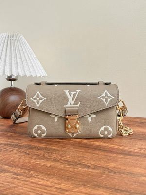Louis Vuitton Pochette Metis East West