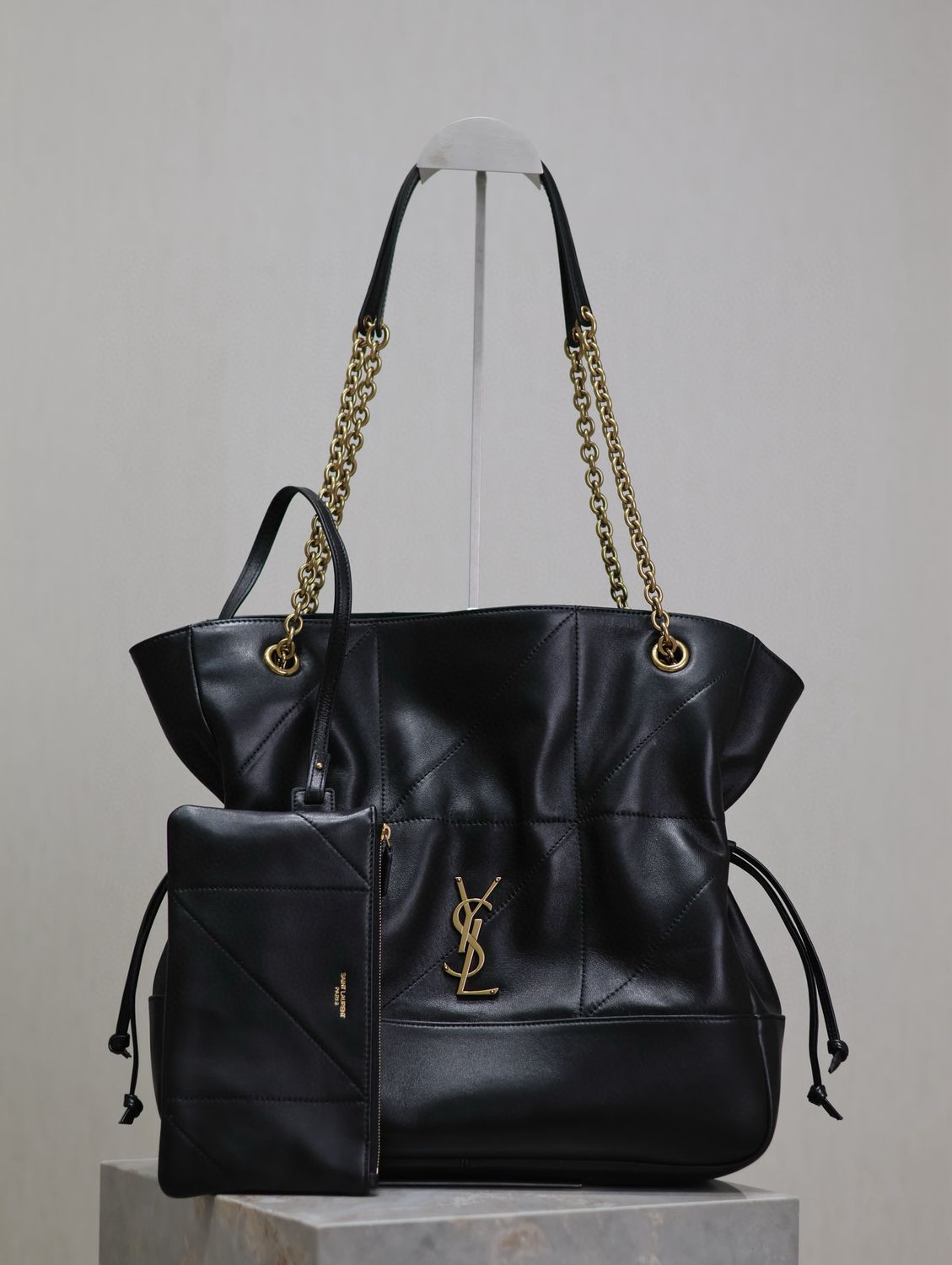 Yves Saint Laurent Jamie Shopping