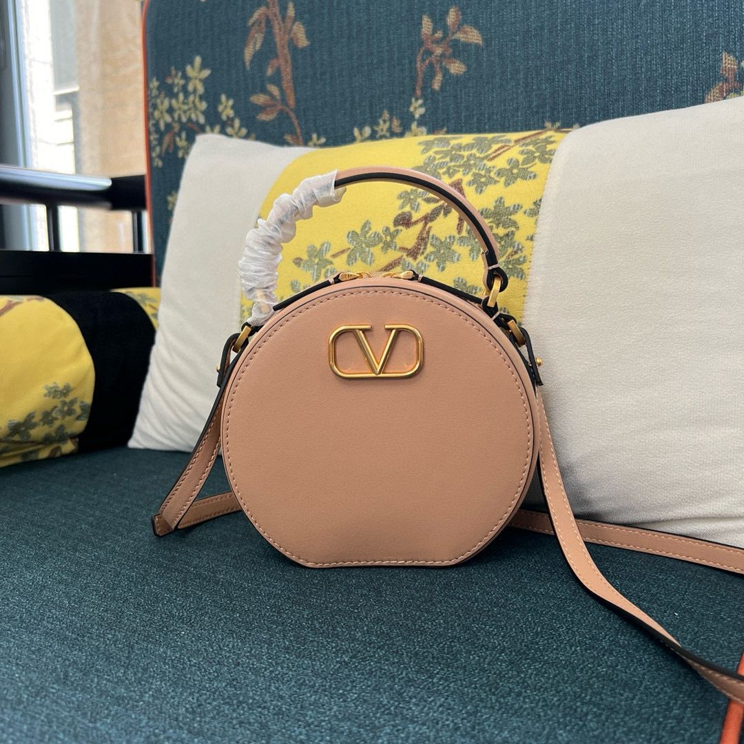 Valentino Vlogo