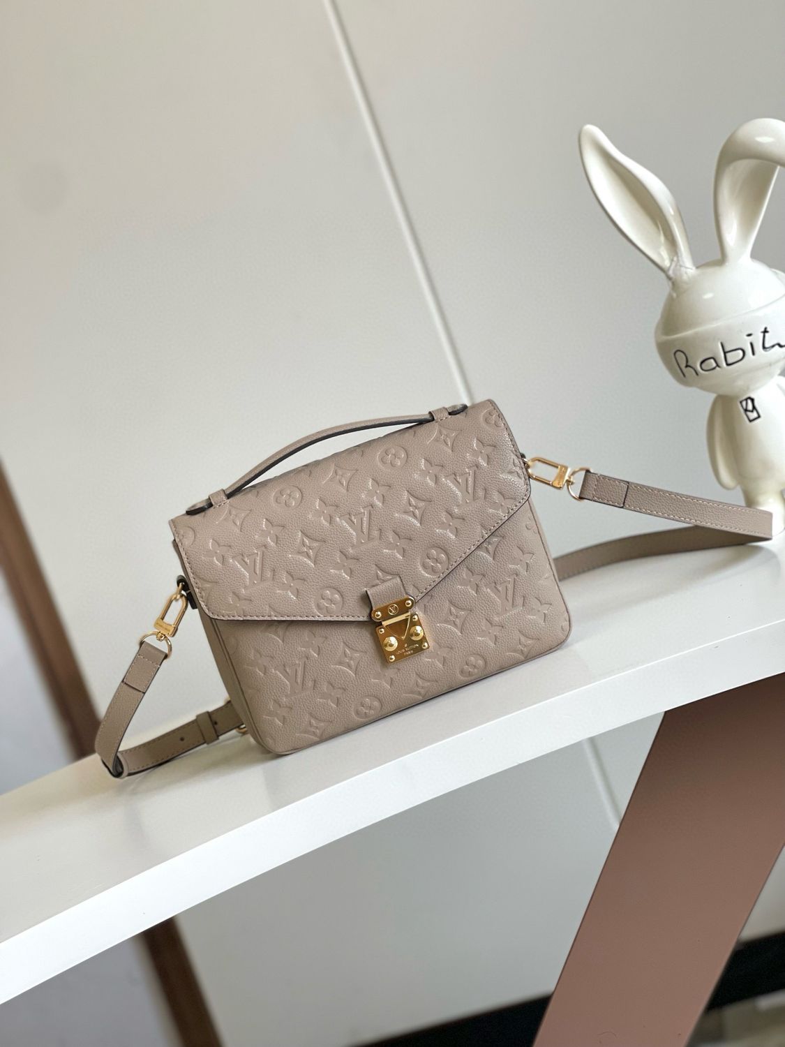 Louis Vuitton Pochette Metis