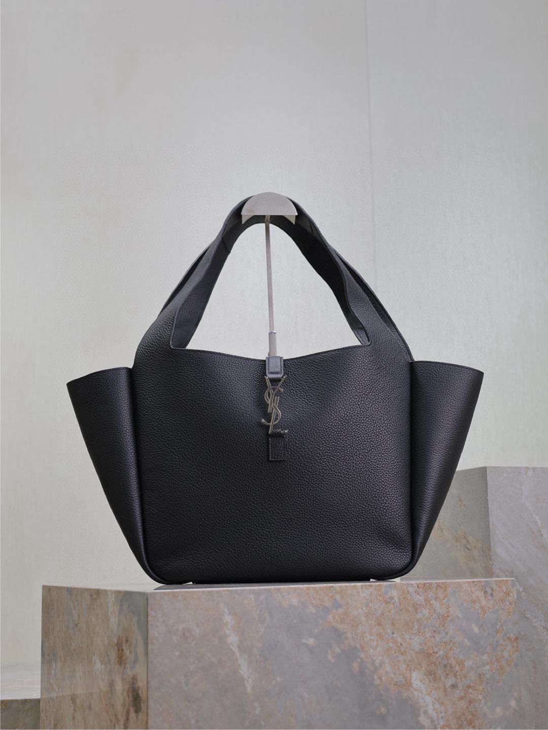 Yves Saint Laurent Le 5 A 7 Bea