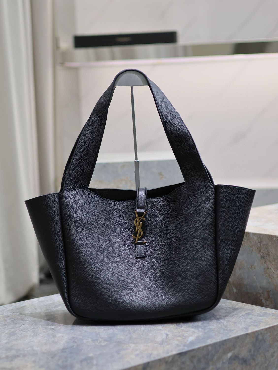 Yves Saint Laurent Le 5 A 7 Bea