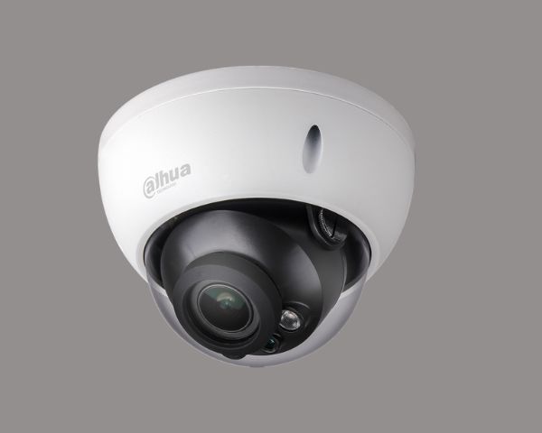 Cámara domo DAHUA con óptica varifocal motorizada