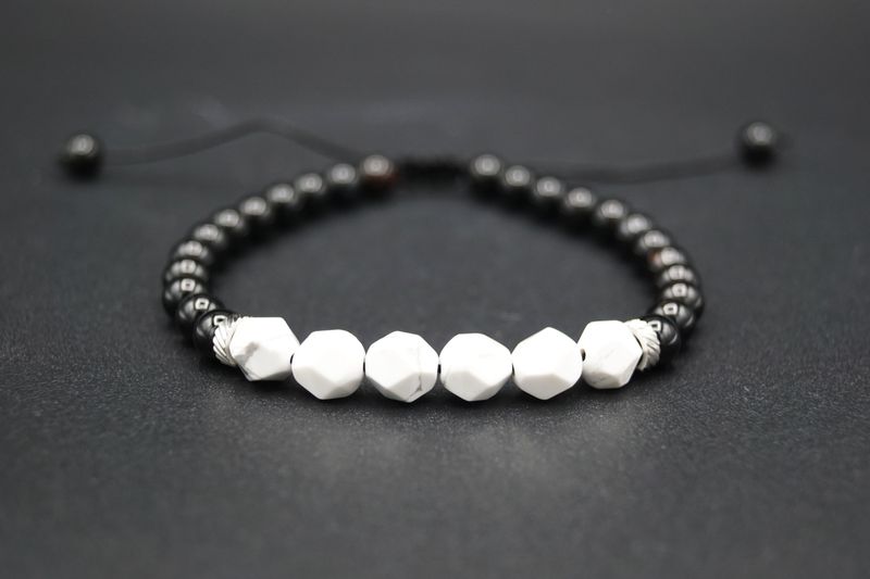 PREMIUM COLLECTION Armband Howlith & Onyx | Gelassenheit & Stärke