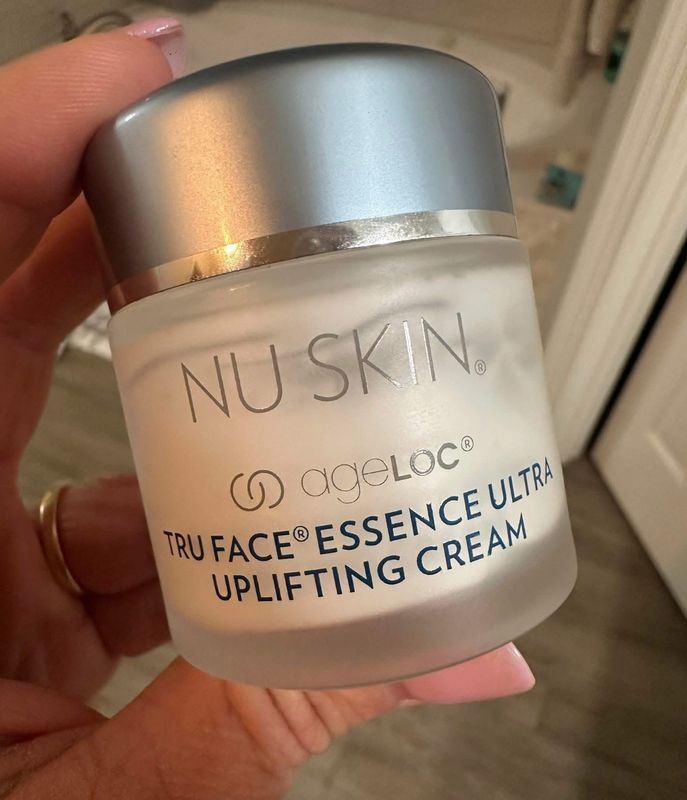 Uplifting Cream And Lip Mask Bundle