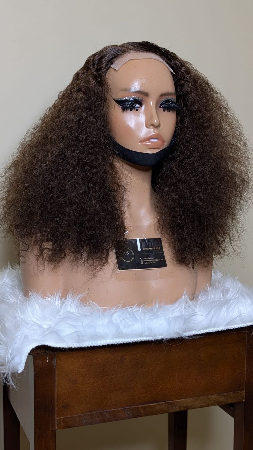 Super belle perruque human hair water wave glueless, facile à porter et à entretenir. Densité 300