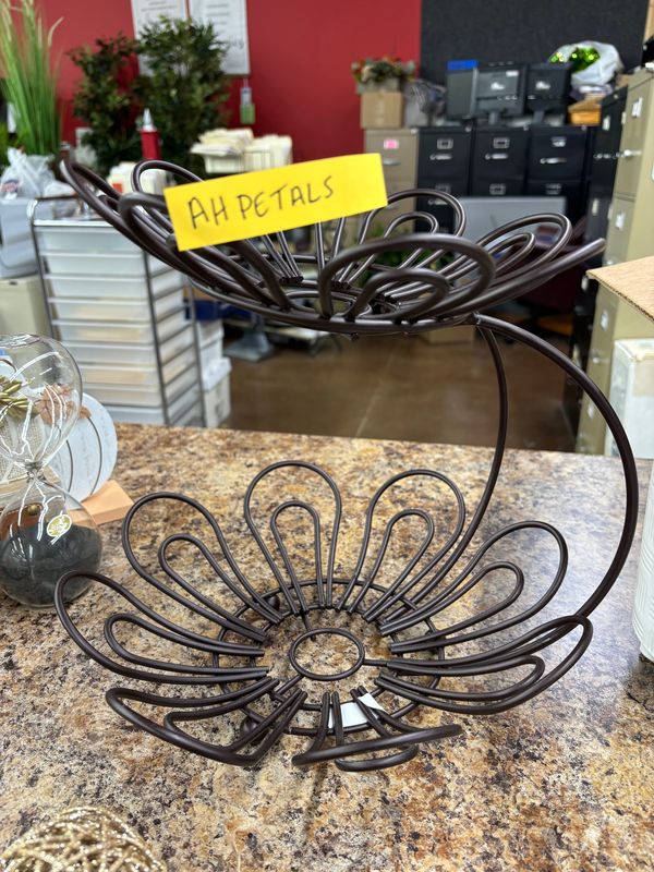 DOUBLE PETAL STAND