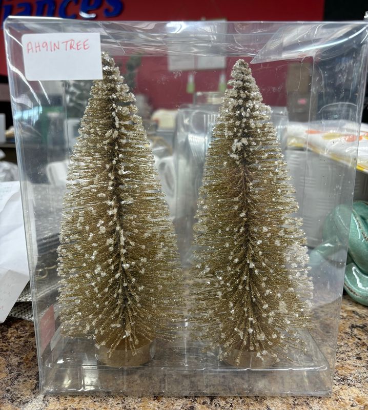 GOLD TREE W/SNOW