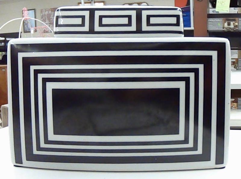 VASE W/LID