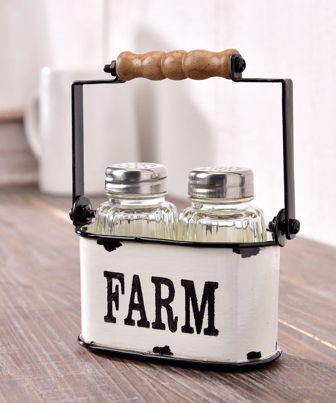 FARM SALT AND PEPPER SHAKERS