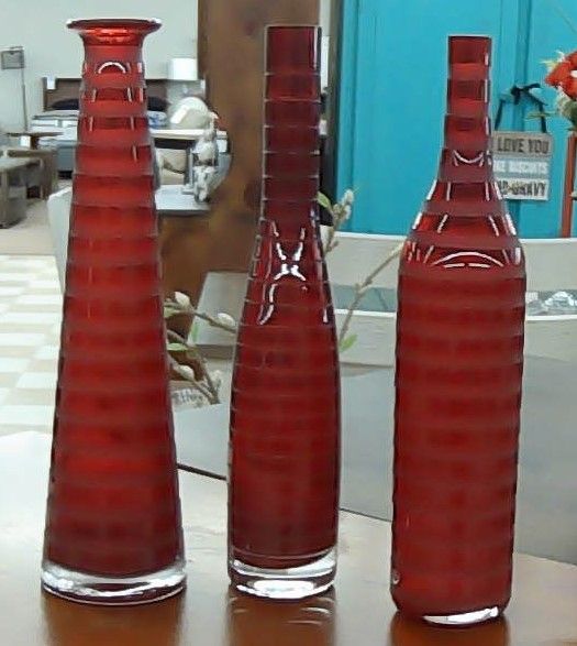 RED GLASS VASE