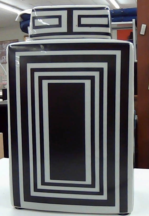 VASE W/LID